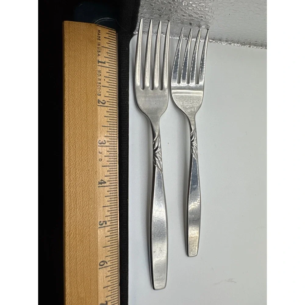 International Silver Swirl Stainless Flatware 2 Dinner 3 Salad Forks 5pc Set USA